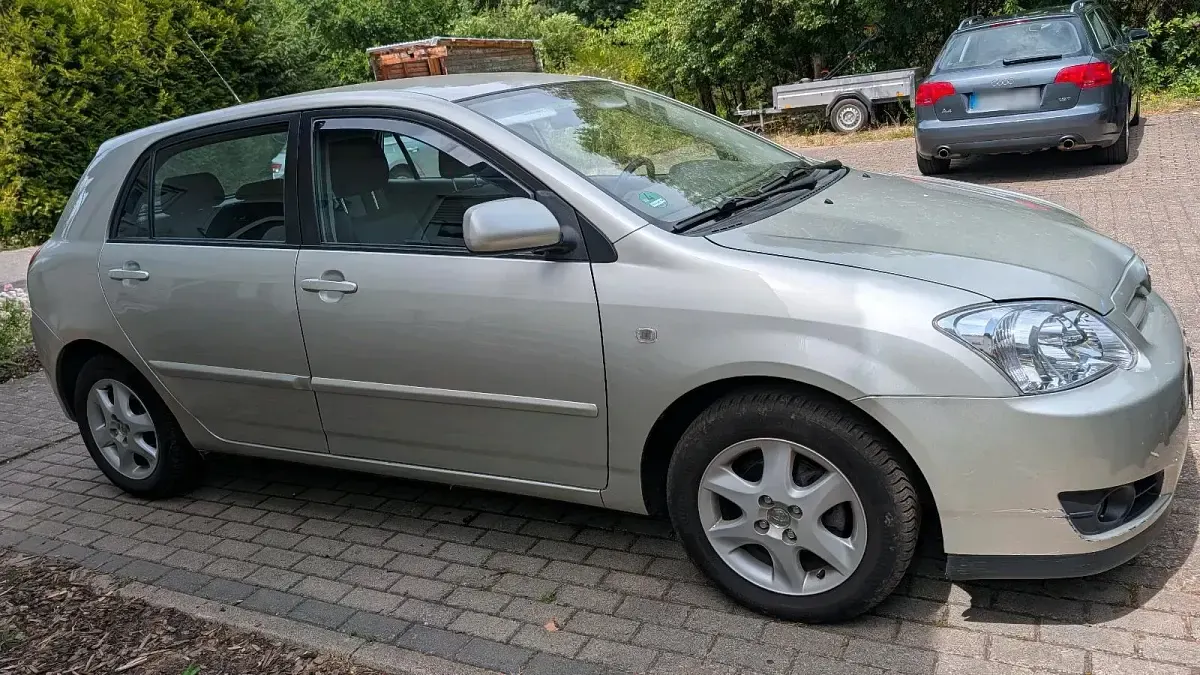 Gebraucht Toyota Corolla 97 PS (71 kW) 2006 Silber Kleinwagen