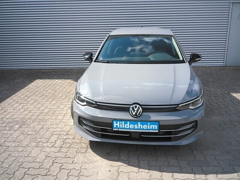 Grau Gebraucht 2024 VW Golf VIII Goal Limousine | 25.459 € (Superpreis) - Bild 1/4