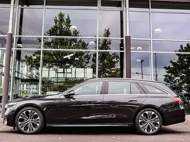 Gebraucht Mercedes E200 Advanced 204 PS (150 kW) 2025 Grau Kombi