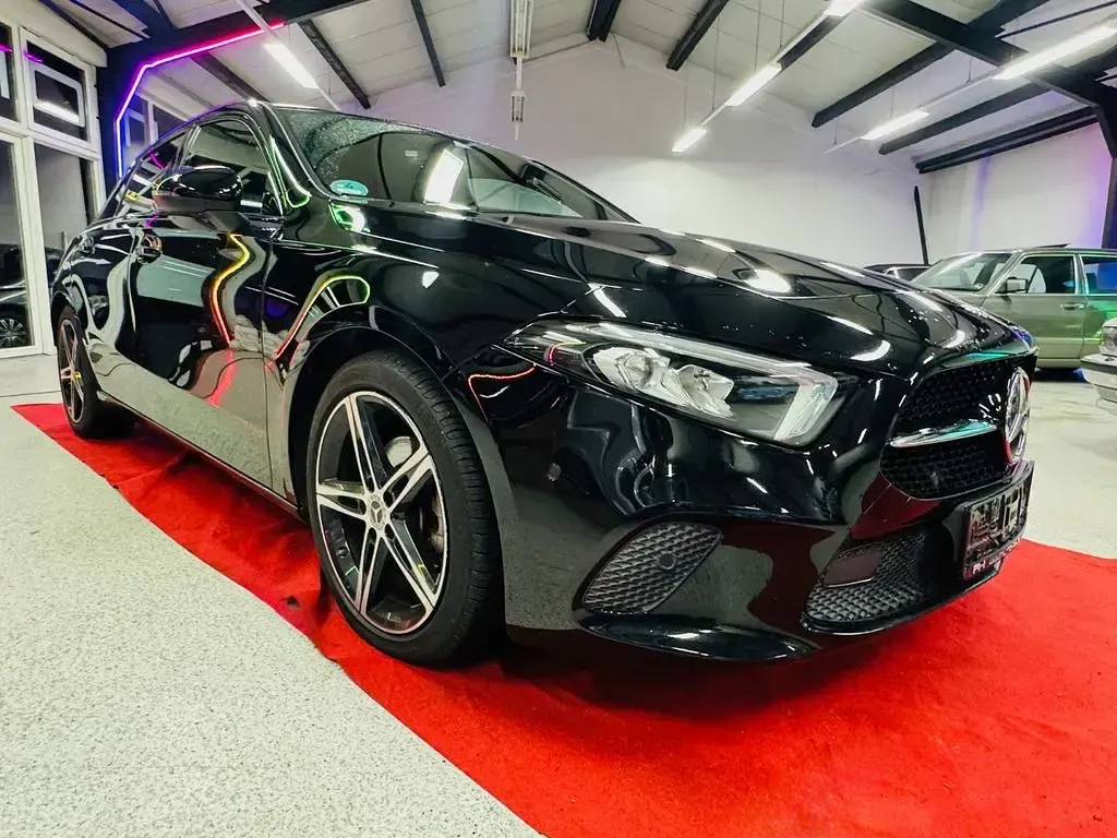 Gebraucht Mercedes A180 Progressive 136 PS (100 kW) 2019 Nachtschwarz Limousine