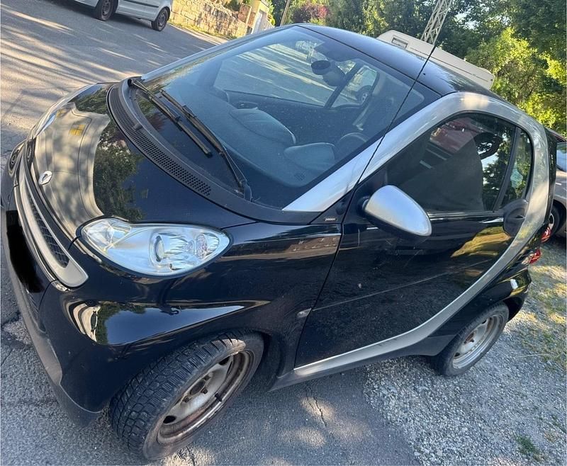 Schwarz Gebraucht 2010 Smart ForTwo Coupé Passion Kleinwagen | 5.000 € - Bild 1/4