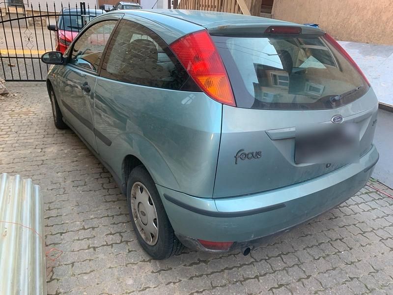Second-hand Ford Focus 100 CP (73 kW) 2001 Verde Hatchback