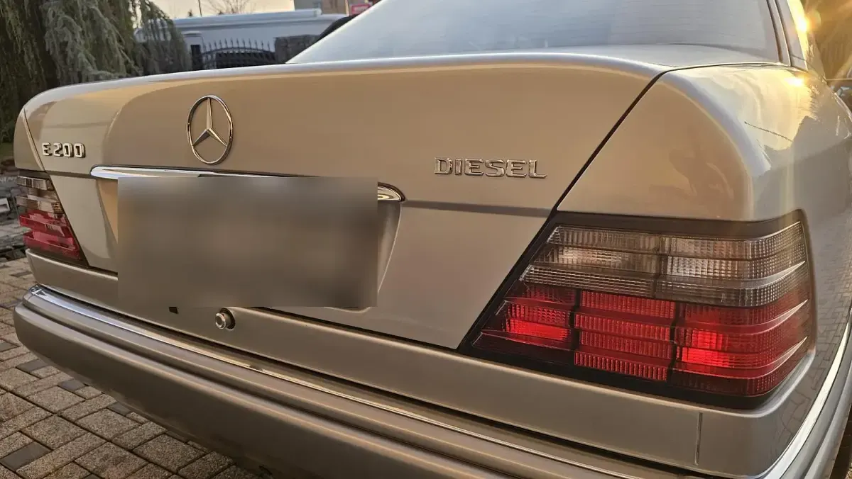 Gebraucht Mercedes E200 75 PS (55 kW) 1994 Grau Limousine