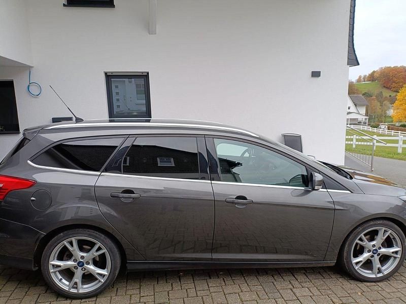 Schwarz Gebraucht 2015 Ford Focus Titanium Kombi | 8.800 € (Fairer Preis) - Bild 1/4