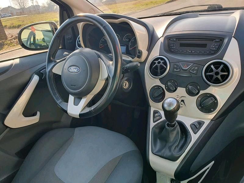 Gebraucht Ford Ka 69 PS (50 kW) 2011 Schwarz Kleinwagen