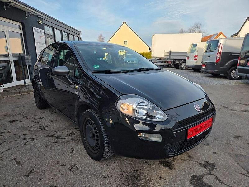 Gebraucht Fiat Punto Young 69 PS (50 kW) 2014 Schwarz Kleinwagen