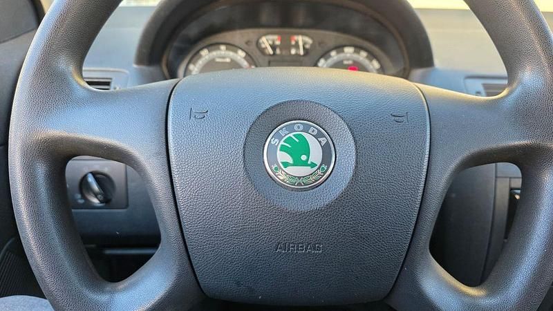 Gebraucht Skoda Fabia Classic 54 PS (39 kW) 2005 Silber Limousine