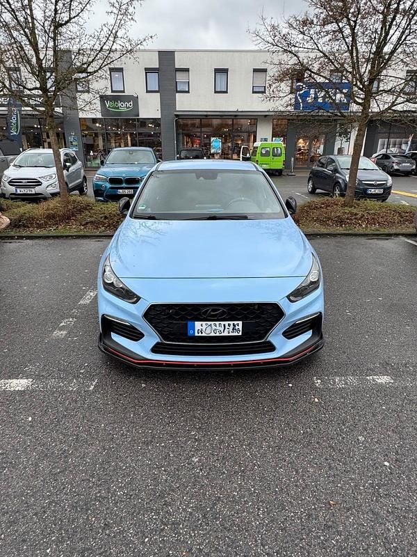 Blau Gebraucht 2017 Hyundai i30 Edition Limousine | 18.900 € (Guter Preis) - Bild 1/4