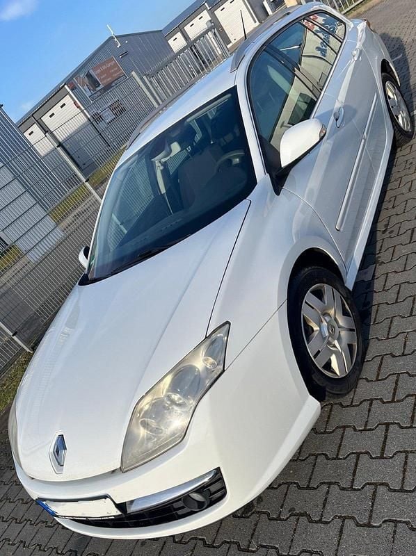 Weiß Gebraucht 2010 Renault Laguna GrandTour Kombi | 2.999 € (Guter Preis) - Bild 1/4