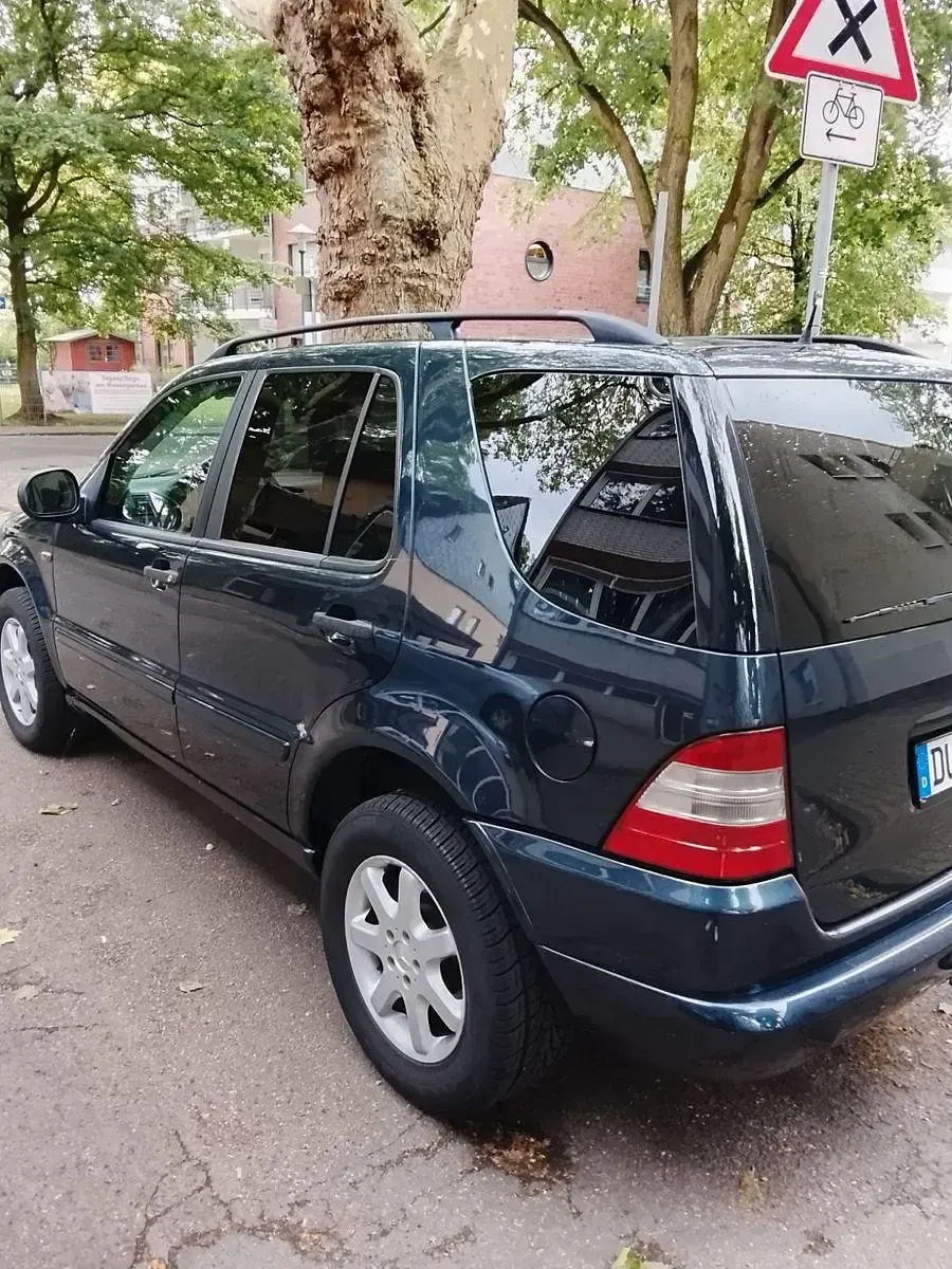 Second-hand Mercedes ML430 272 CP (200 kW) 2001 Negru SUV