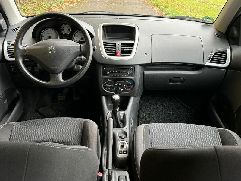 Gebraucht Peugeot 206 60 PS (44 kW) 2010 Schwarz Limousine