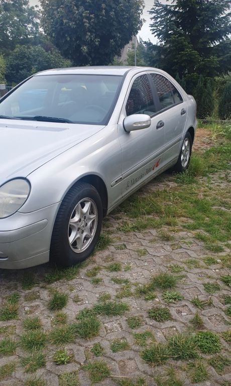 Silber Gebraucht 2004 Mercedes C180 Avantgarde Limousine | 2.200 € (Superpreis) - Bild 1/4