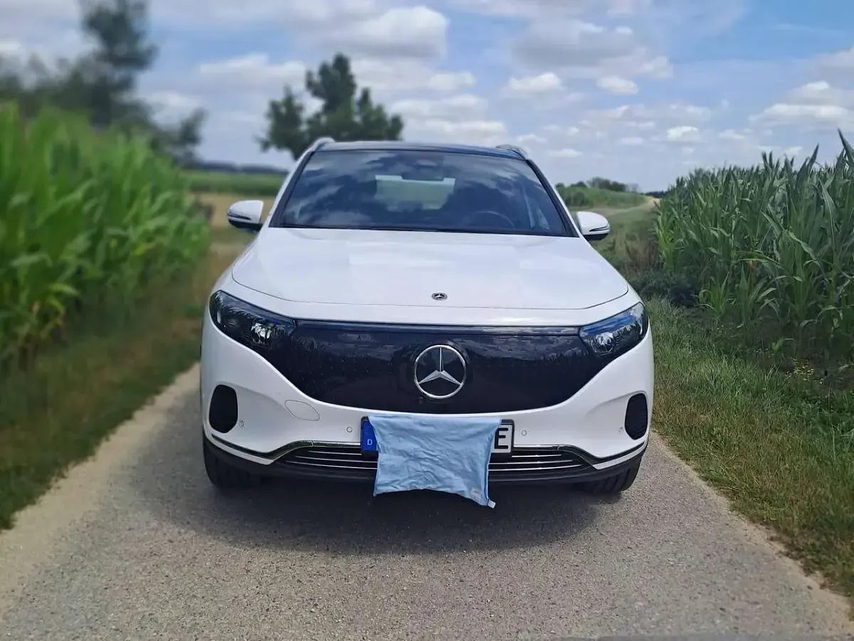Gebraucht Mercedes EQA300 167 kW (228 PS) 2024 Weiß SUV