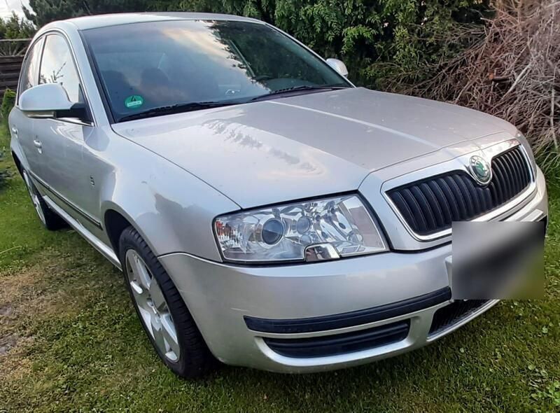 Silber Gebraucht 2006 Skoda Superb Limousine | 1.200 € (Superpreis) - Bild 1/4