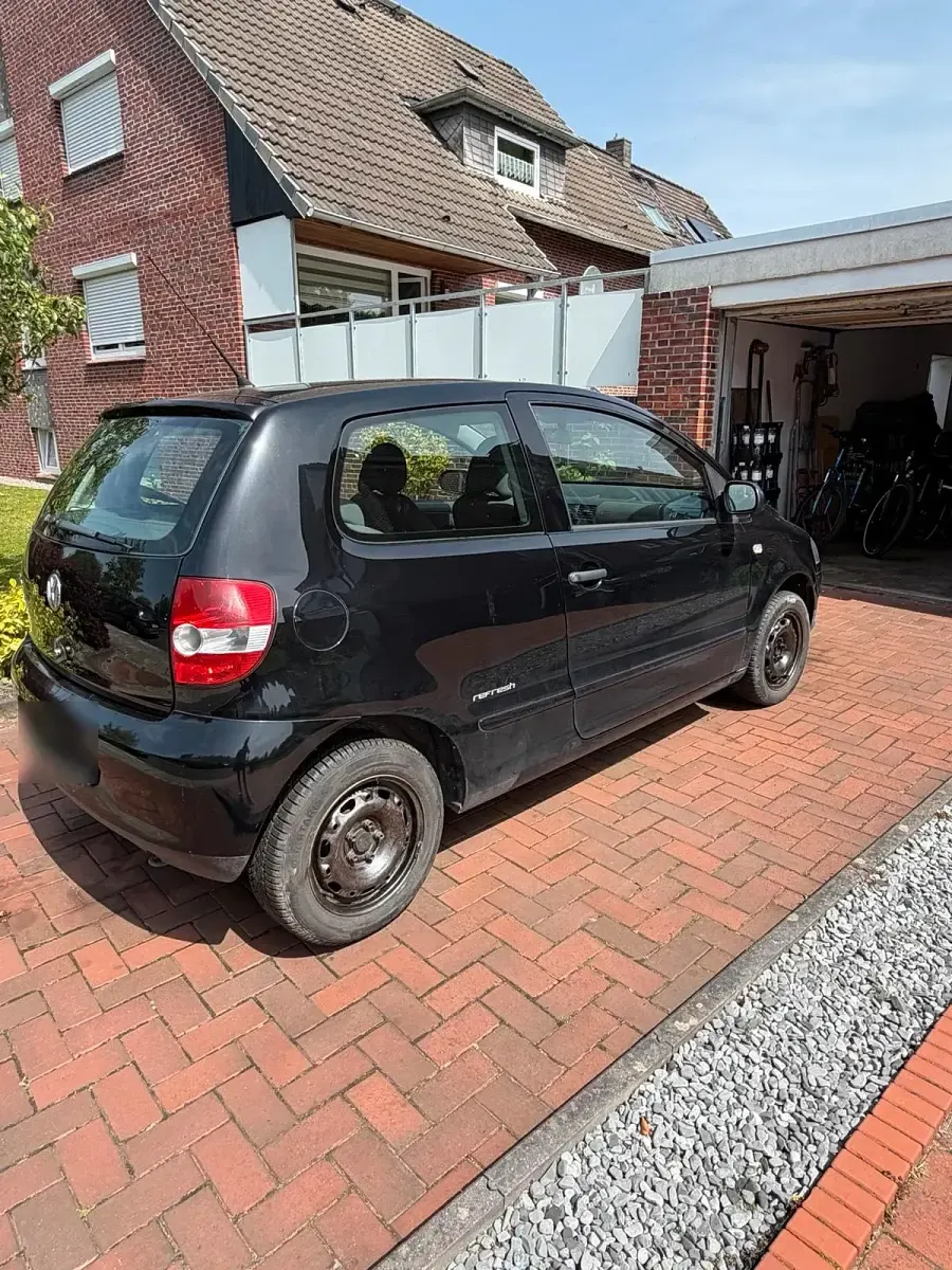 Gebraucht VW Fox 54 PS (39 kW) 2009 Schwarz Kleinwagen