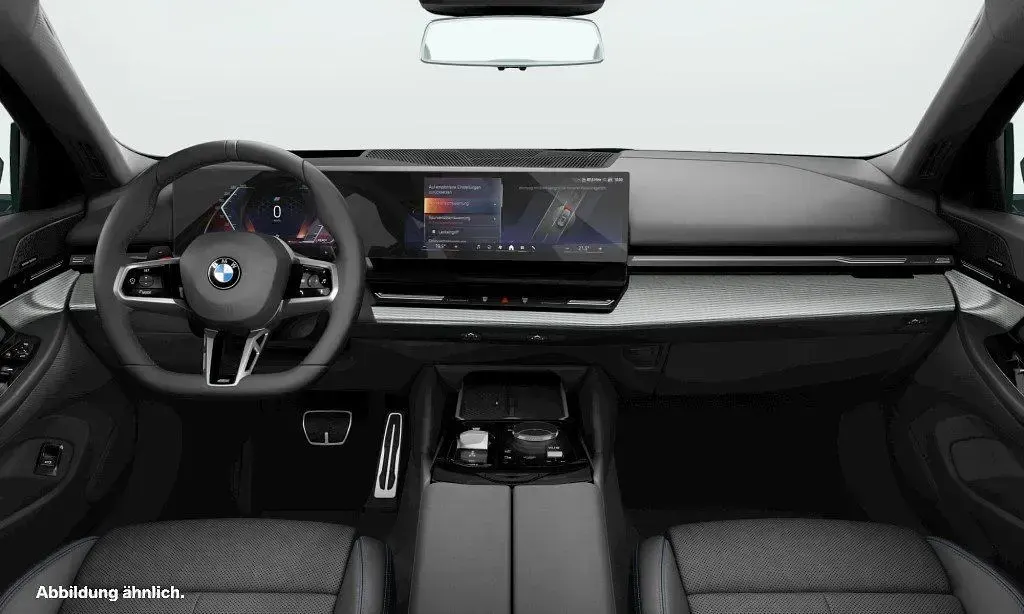 Gebraucht BMW 520 M Sport 197 PS (144 kW) 2024 Saphirschwarz Kombi