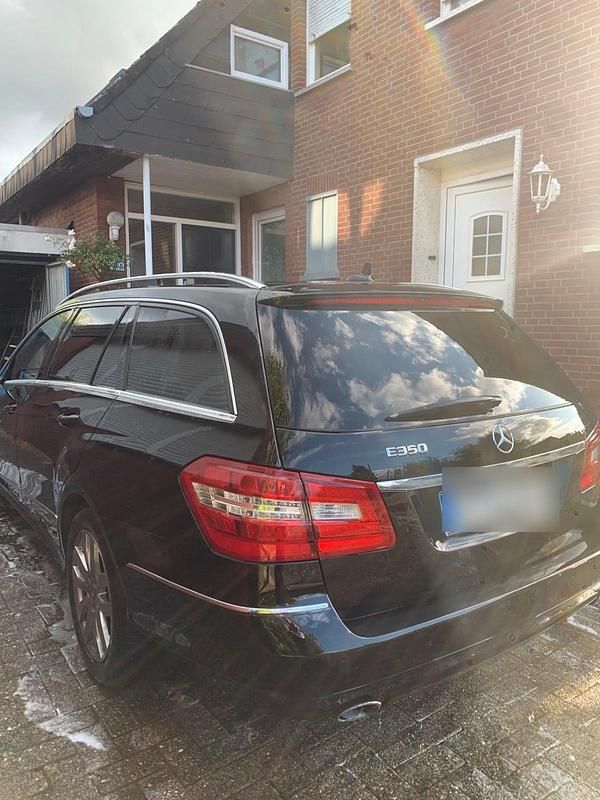Gebraucht Mercedes E350 272 PS (200 kW) 2010 Schwarz Kombi