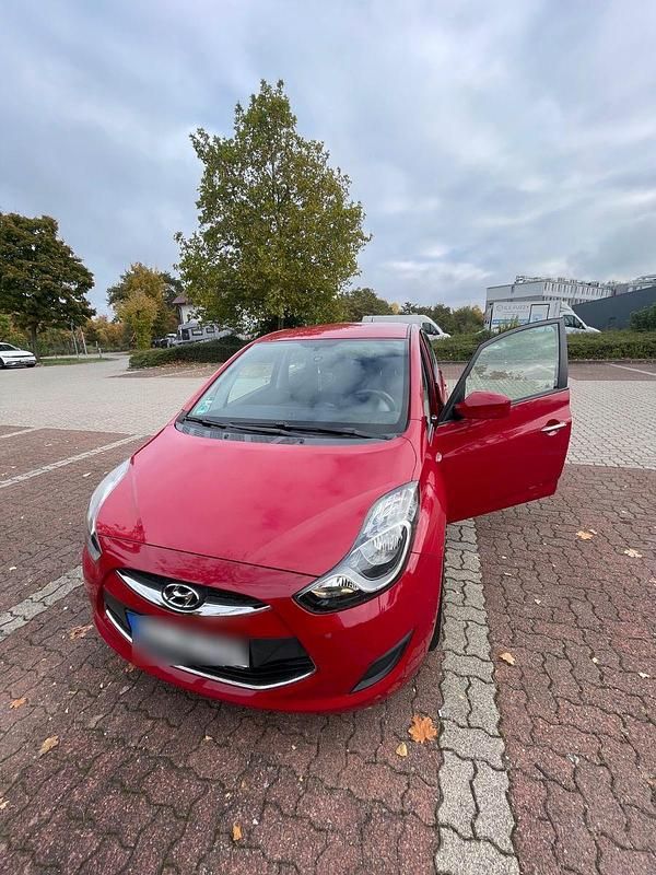 Rot Gebraucht 2013 Hyundai i20 Edition Kleinwagen | 6.000 € (Etwas zu teuer) - Bild 1/4