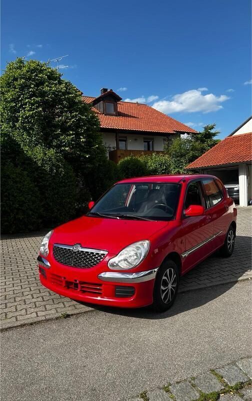 Rot Gebraucht 2003 Daihatsu Sirion Kleinwagen | 1.999 € - Bild 1/2