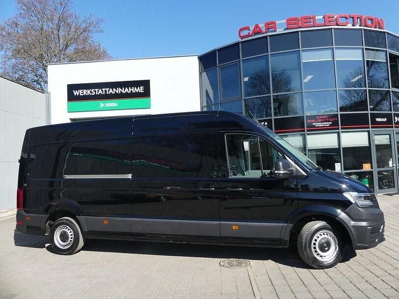 Schwarz (metallic) Gebraucht 2023 VW Crafter Van | 33.799 € (Fairer Preis) - Bild 1/4