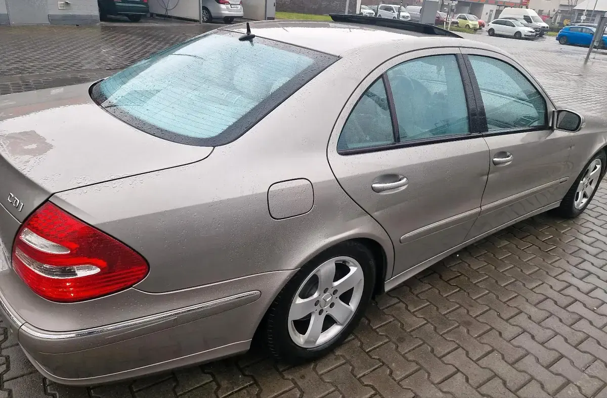 Gebraucht Mercedes E320 204 PS (150 kW) 2005 Gelb Limousine