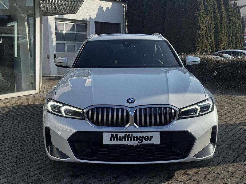 Gebraucht BMW 330 Sport Line 286 PS (210 kW) 2022 Mineralweiß (metallic) Kombi