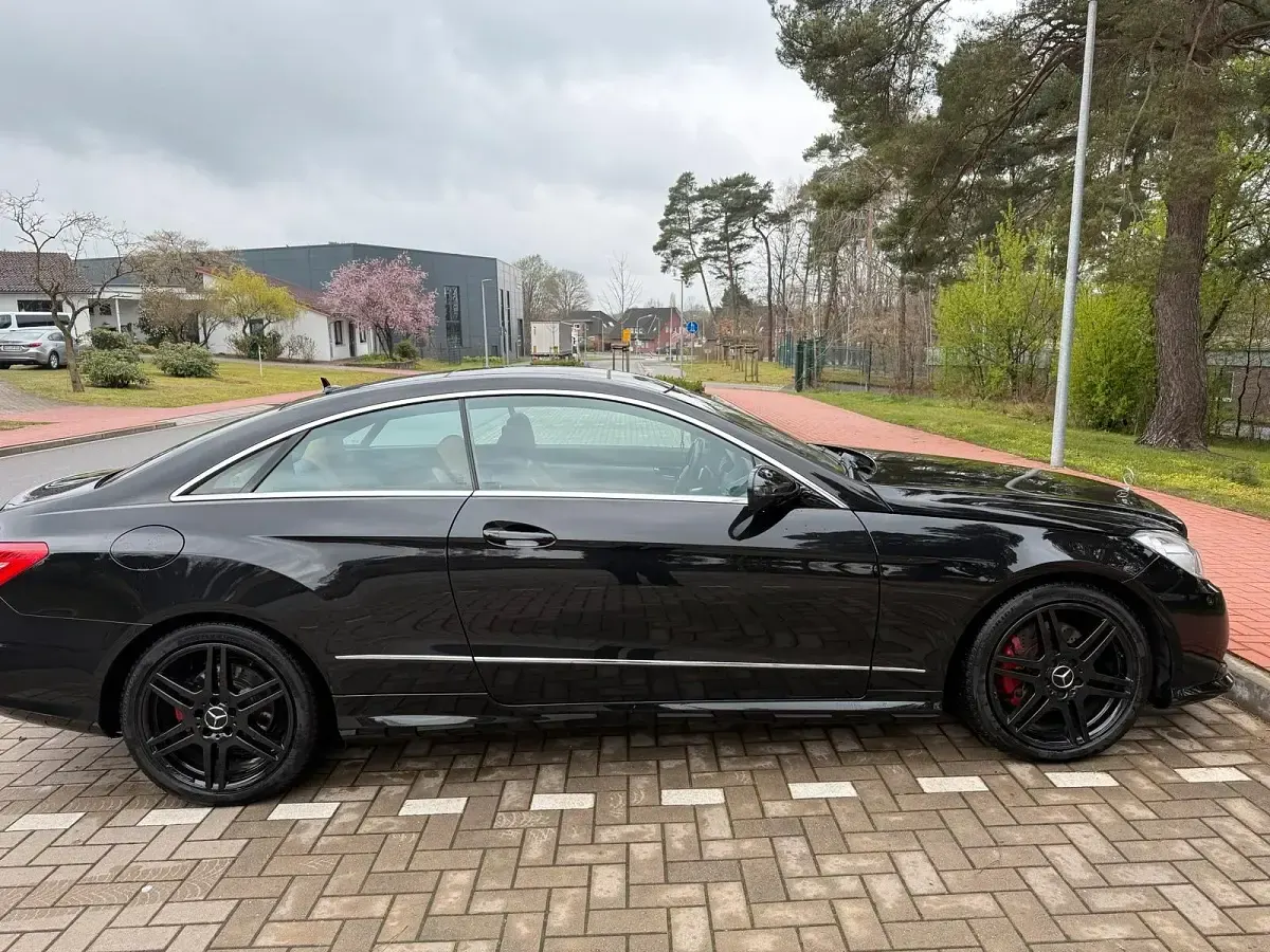 Gebraucht Mercedes E350 Avantgarde 292 PS (214 kW) 2009 Schwarz Coupé