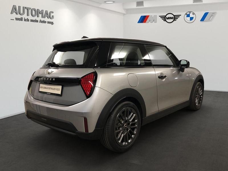 Używany Mini Cooper Classic 114 kW (156 KM) 2025 Srebrny Hatchback