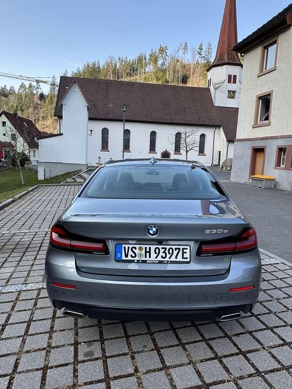 Gebraucht BMW 530e 292 PS (214 kW) 2020 Grau Limousine
