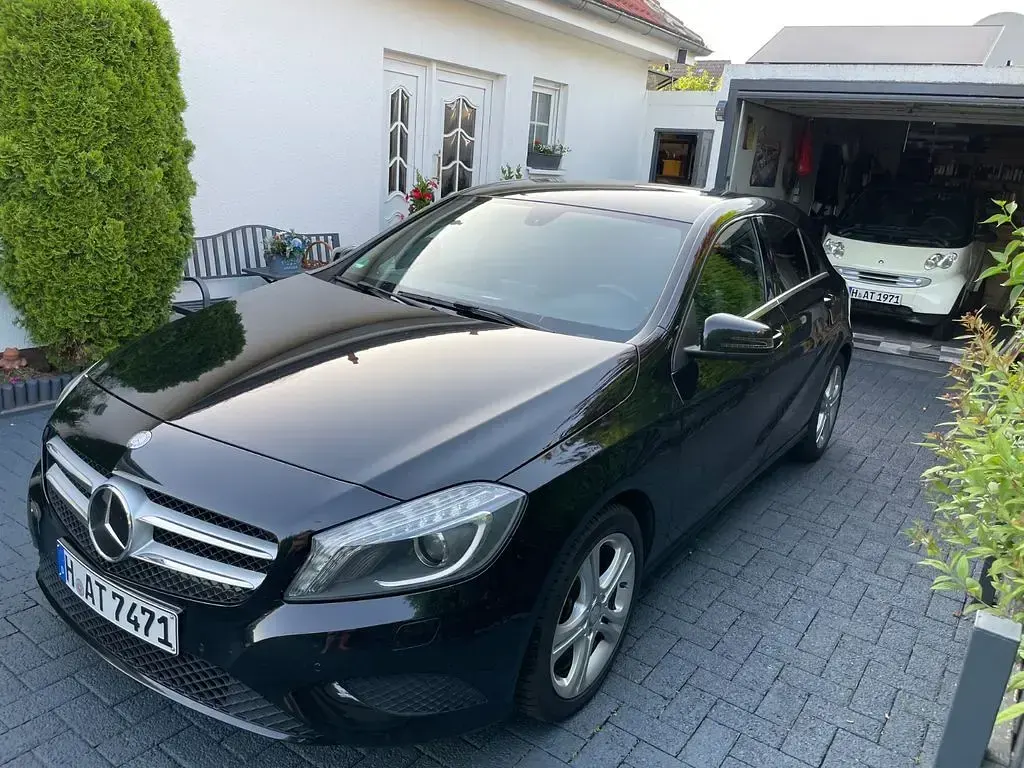 Gebraucht Mercedes A180 Edition 122 PS (89 kW) 2014 Schwarz Limousine