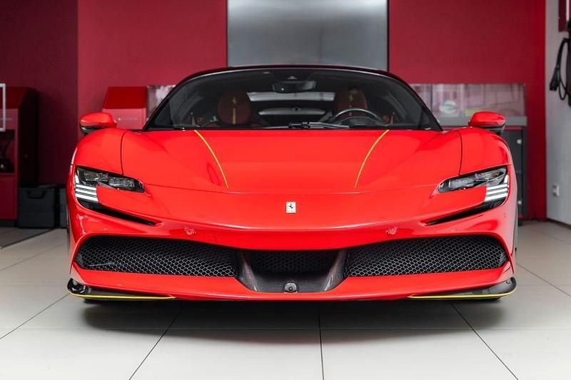 Gebraucht Ferrari SF90 780 PS (573 kW) 2023 Rot