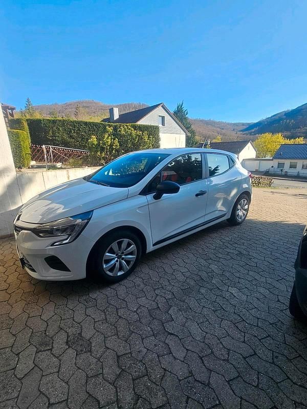 Gebraucht Renault Clio V Life 65 PS (47 kW) 2020 Weiß Limousine
