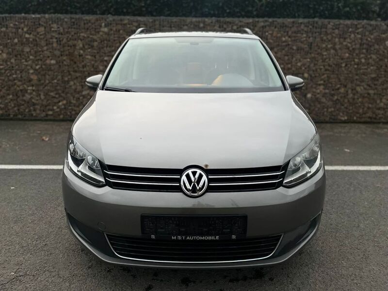 Grau Gebraucht 2010 VW Touran Comfortline Van / Kleinbus | 6.500 € (Etwas zu teuer) - Bild 1/4