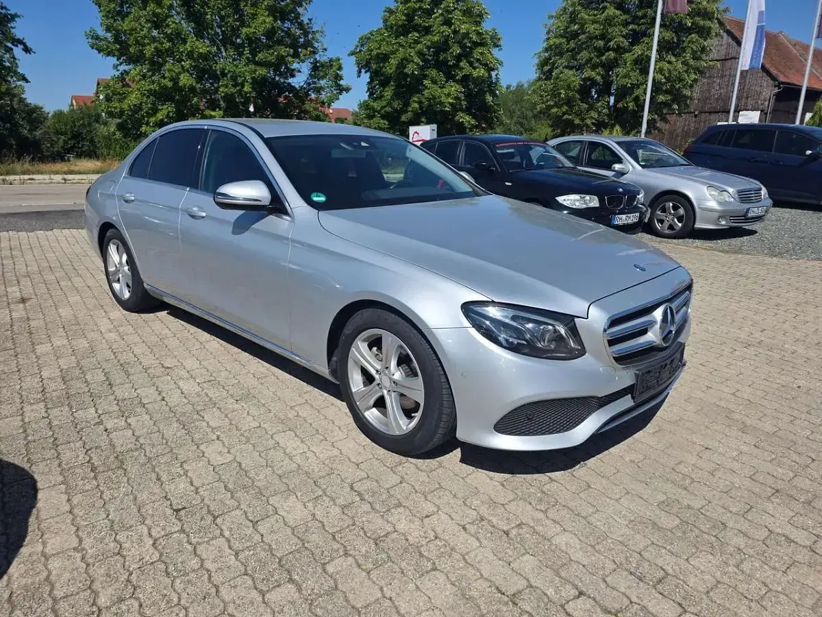 Gebraucht Mercedes E220 194 PS (142 kW) 2017 Iridiumsilber  metalliclack Limousine