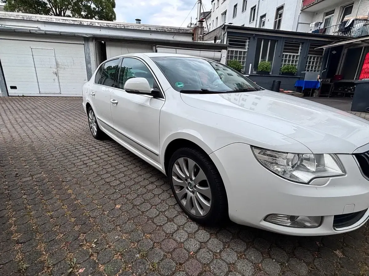 Gebraucht Skoda Superb 160 PS (117 kW) 2009 Weiß Limousine