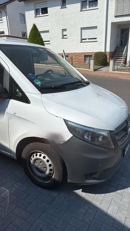 Weiß Gebraucht 2018 Mercedes Vito Van / Kleinbus | 12.400 € - Bild 1/4