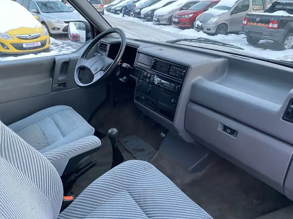 Second-hand VW Caravelle 77 CP (56 kW) 1992 Roșu Van