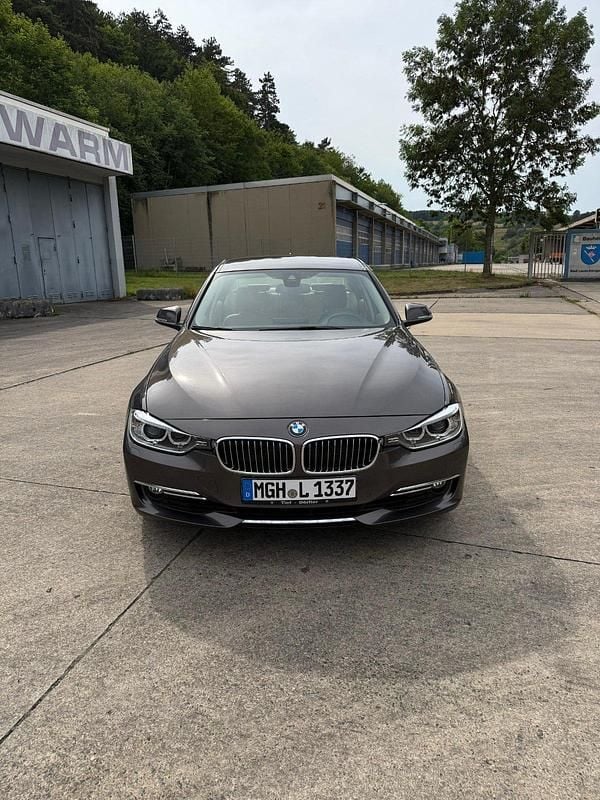 Braun Gebraucht 2012 BMW 328 Luxury Line Limousine | 17.900 € (Etwas zu teuer) - Bild 1/4