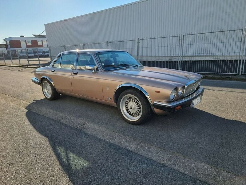 Gebraucht Jaguar XJ12 295 PS (216 kW) 1985 Gold Limousine