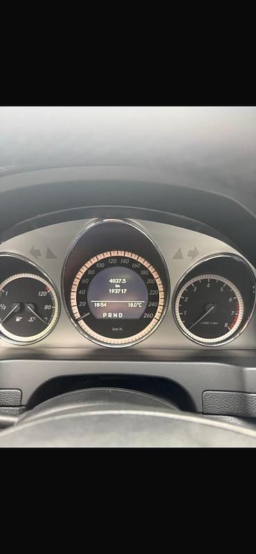 Schwarz Gebraucht 2010 Mercedes C180 Limousine | 9.000 € - Bild 1/4