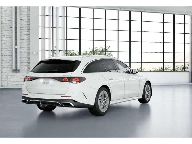 Gebraucht Mercedes E300 AMG 313 PS (230 kW) 2025 Weiss polarweiß Kombi