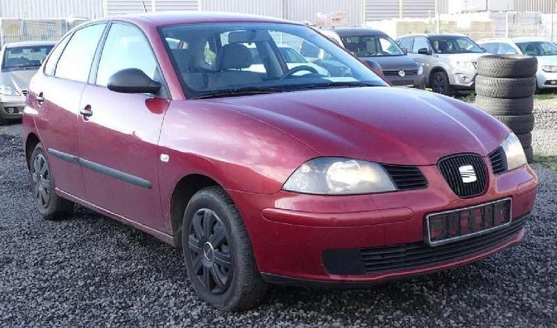 Rot Gebraucht 2003 Seat Ibiza Fresh Limousine | 1.690 € (Fairer Preis) - Bild 1/4