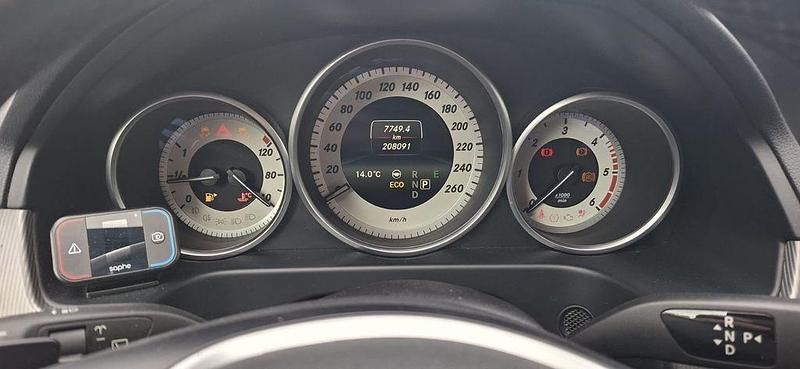 Gebraucht Mercedes E220 Edition 170 PS (125 kW) 2016 Grau Limousine