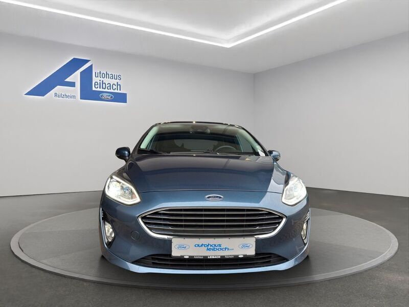 Blau Gebraucht 2020 Ford Fiesta Titanium Kleinwagen | 16.100 € (Fairer Preis) - Bild 1/4