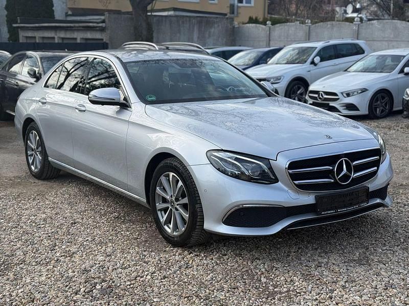 Gebraucht Mercedes E220 194 PS (142 kW) 2019 Silber Limousine