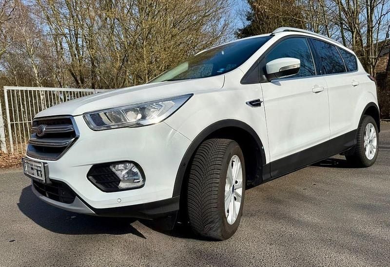Gebraucht Ford Kuga Titanium 150 PS (110 kW) 2018 Weiß SUV