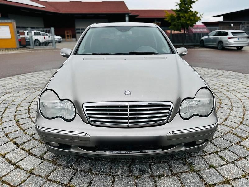 Grau Gebraucht 2005 Mercedes C200 Limousine | 3.799 € (Fairer Preis) - Bild 1/4