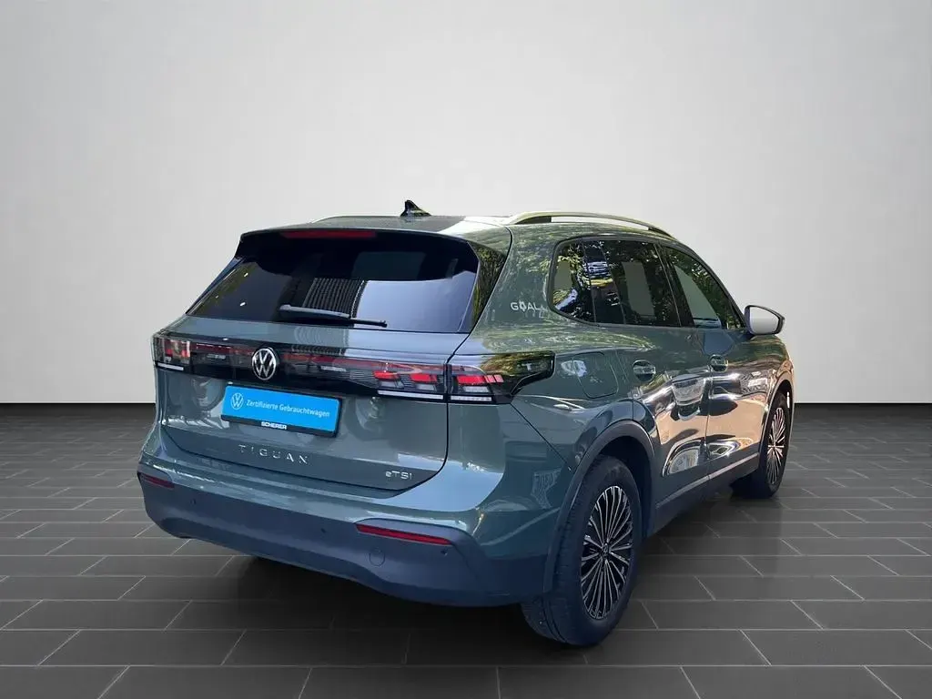 Gebraucht VW Tiguan Goal 150 PS (110 kW) 2025 Cipressinogrün metallic (metallic) SUV