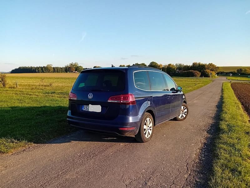 Gebraucht VW Sharan 150 PS (110 kW) 2019 Blau Van / Kleinbus
