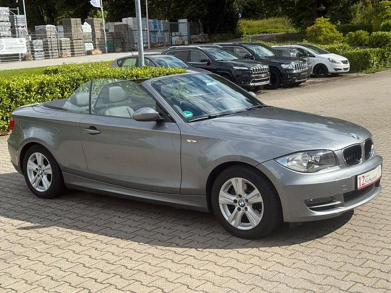 Grau Gebraucht 2009 BMW 118 Cabriolet Advantage Cabrio | 8.990 € (Fairer Preis) - Bild 1/2